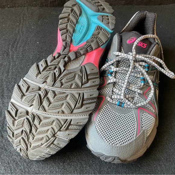 Brand new ASICS - Picture 9 of 9